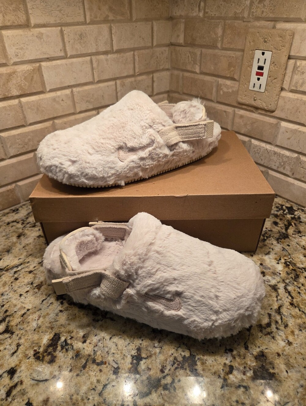 NWB Nike Calm Mule SE Sanddrift Fuzzy Mules Women’s 11 Men’s 10